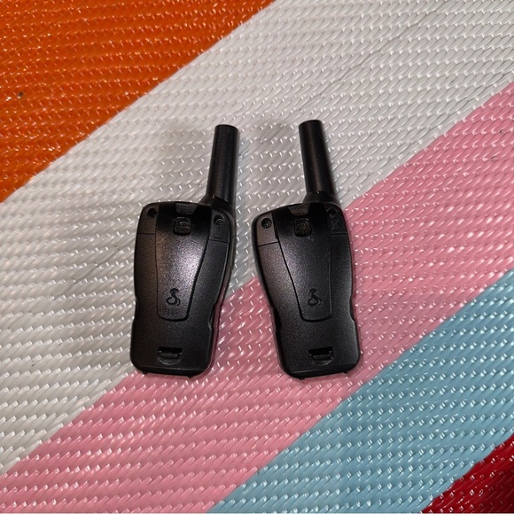 Cobra CXT145 MicroTalk 16 Mile Range 22 Channel 2 Way Walkie Talkie Radios, Pair - Picture 3 of 5